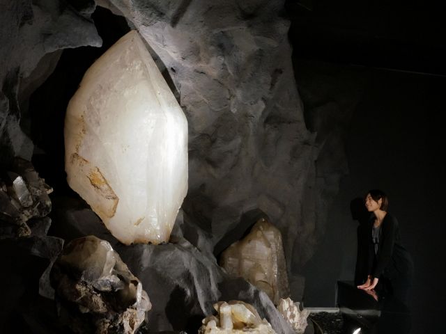 迫力満点の巨大水晶