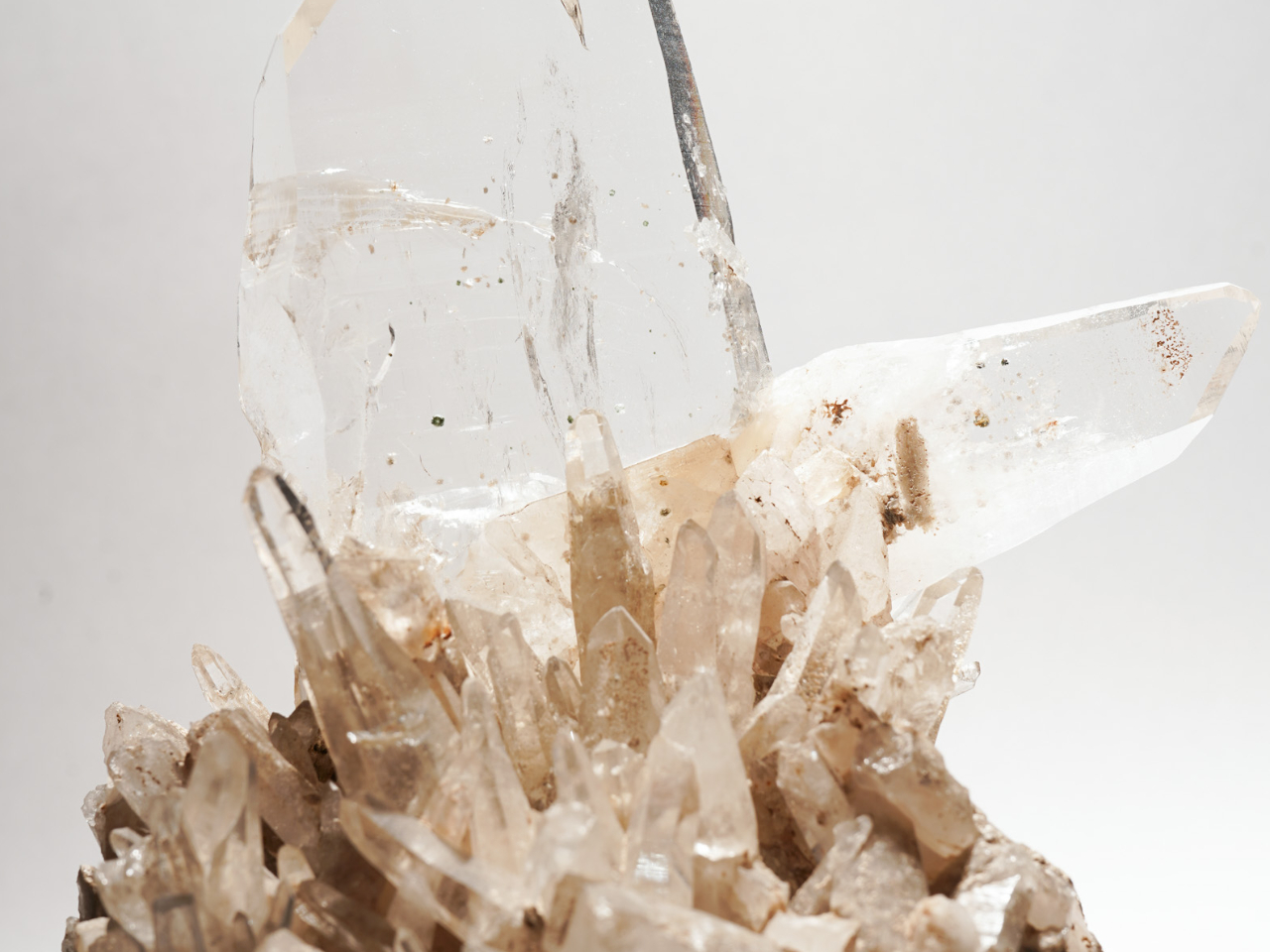 水晶(日本式双晶・山梨県乙女鉱山)