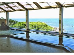 ◆日本海が一望できる温泉でゆったり◆