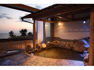 岩露天風呂♪ 日本海に沈む夕日がとても綺麗♪