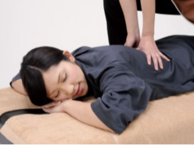 お風呂でゆっくりと温まった後の施術で極上のリラックス体験を・・。