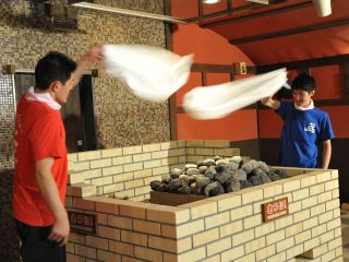 岩盤浴ロウリュウアトラクション!猛烈な熱波をご体感ください!!