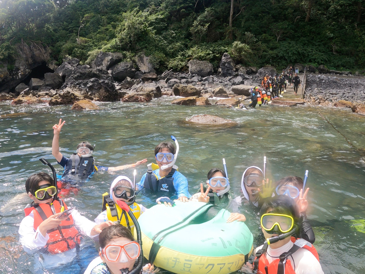 不安な方は浮き輪につかまれるので安心です