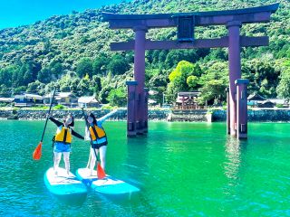 白鬚神社の大鳥居をくぐります、陸から見るより圧巻のでかさ!!