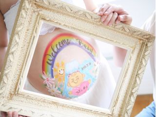 安産祈願のベリーペイント 妊婦さんのお腹に絵を描きます マタニティーフォト ベリーペイント チョークアート工房 Nene じゃらん遊び体験