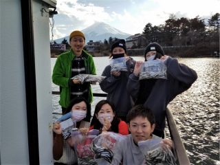 みんなで楽しく♪ワイワイわかさぎ釣り