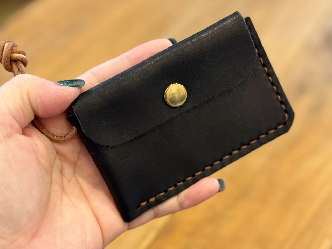 手のひらに収まるコンパクトサイズ