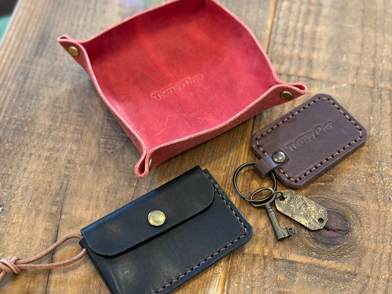 お試し体験で作れる3つのアイテム ①キーリング②コインケース③レザートレイからひとつお選びください