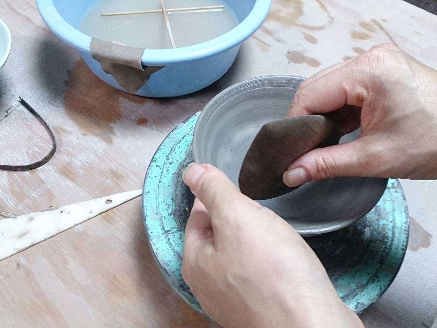 手びねり体験制作風景