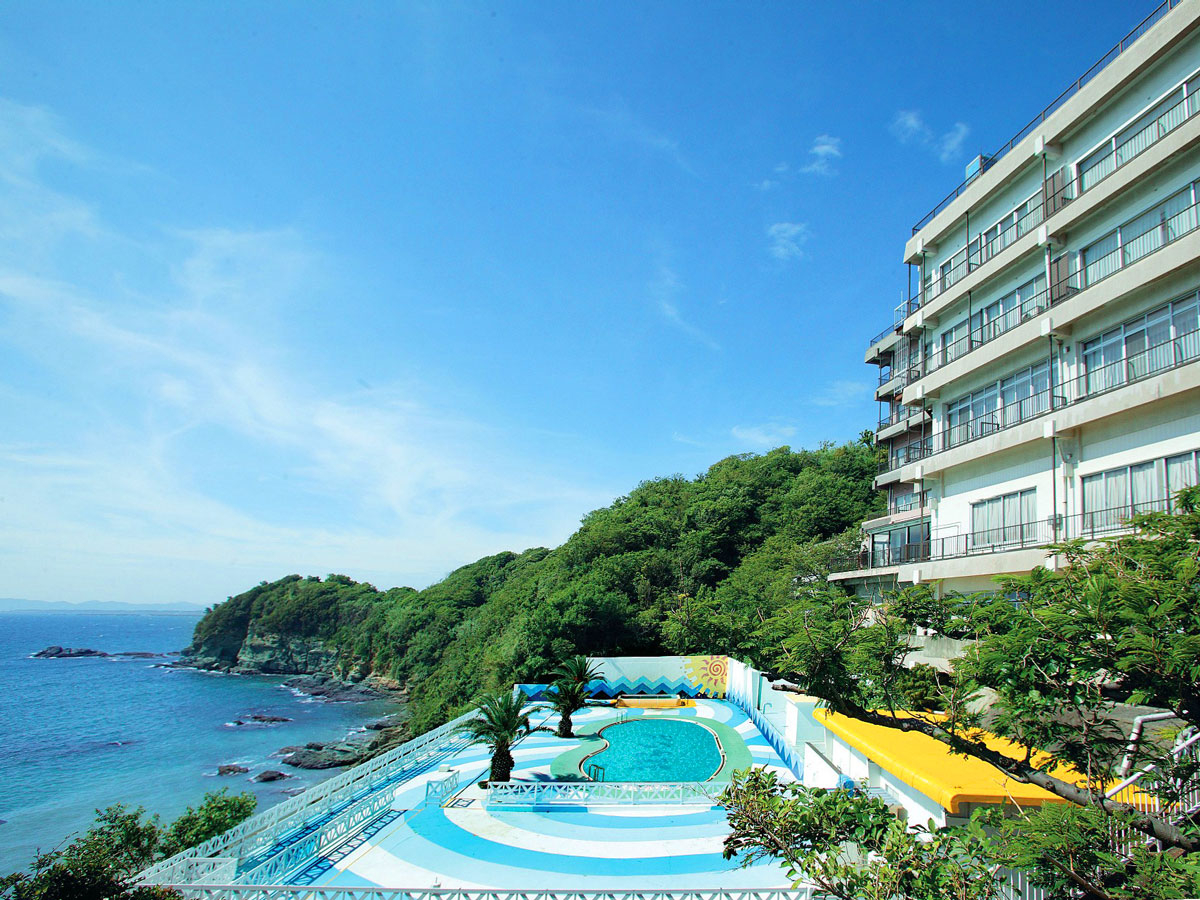 海のすぐそば、絶好のロケーションをお楽しみ下さい。