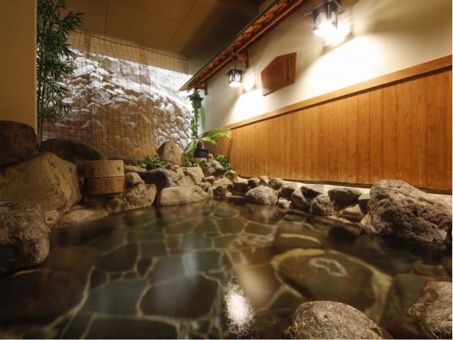 男湯 半露天 かけ流し