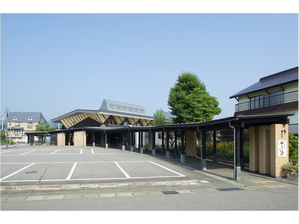 【日帰り温泉入館券★10時~18時までの入館は大人800円プラン】~千手温泉 千...