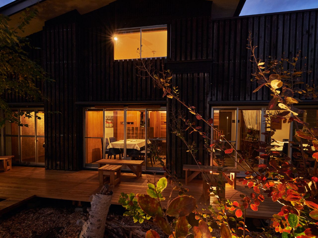 気候の良い日にはテラスでお茶菓子を楽しめる