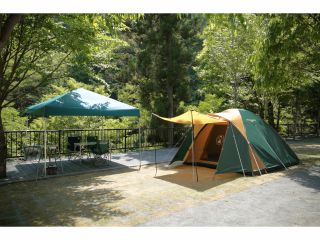 楽々キャンプパック(ウッドデッキサイト) 設営はスタッフが行います。