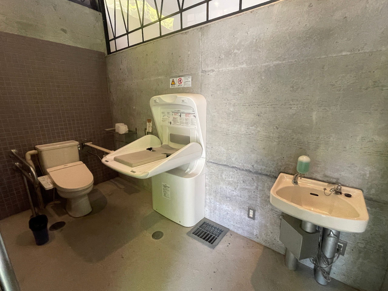 ړIgC@ނ䂪܂B@qlSłB