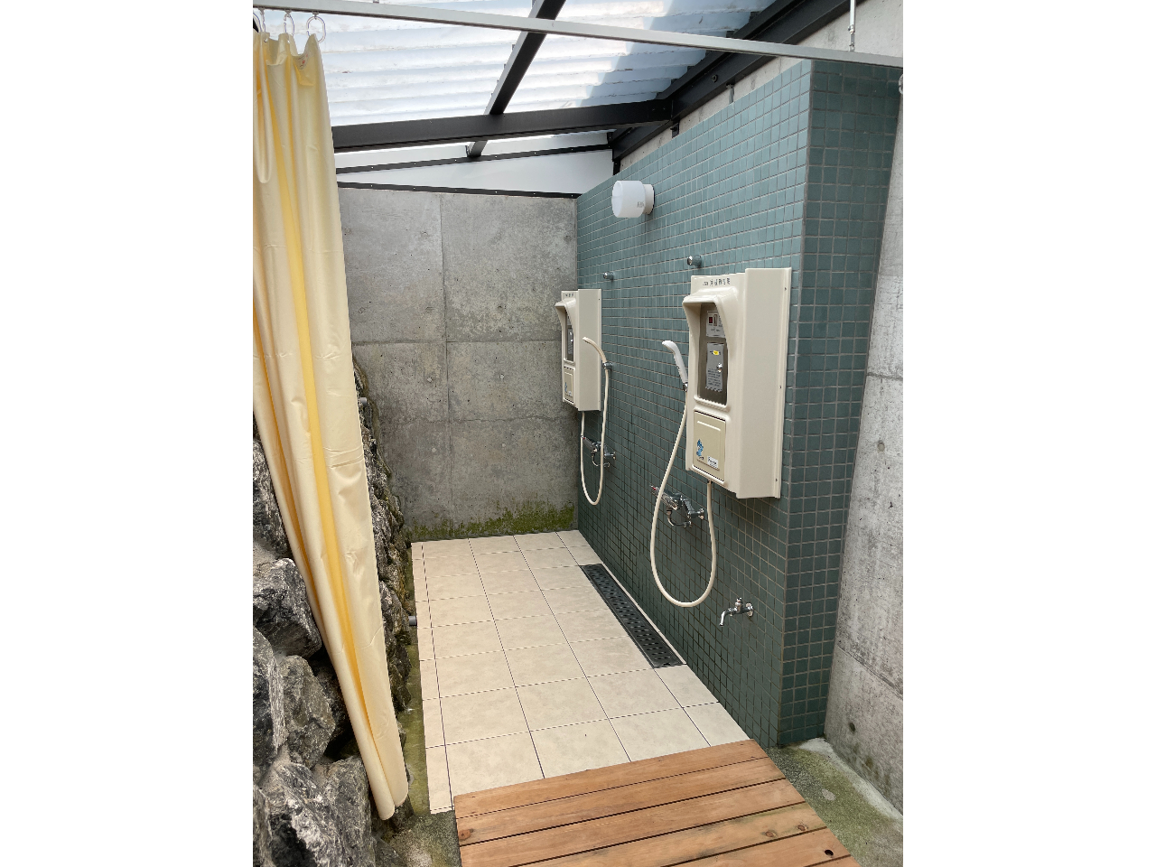 明るくて清潔なコインシャワー 200円/6分です。