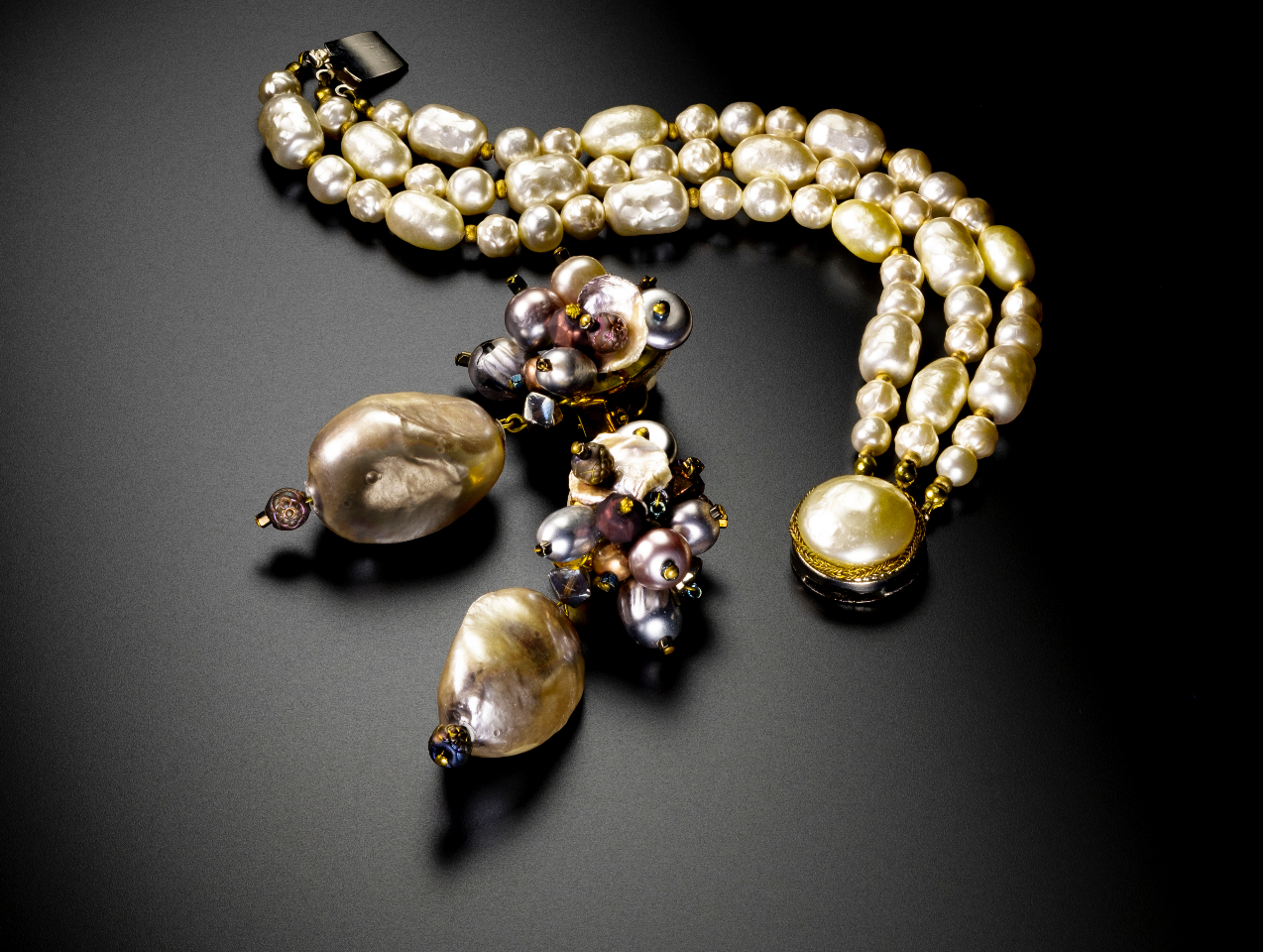 ݓWA[fR̓WɓWĂZpuؔvgĂiłBȂǂ̋̎悵AꗱƂŉHĂ܂B