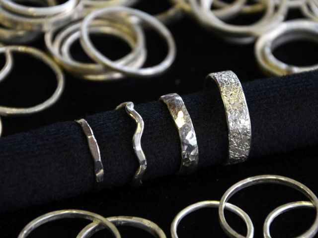 シルバーアクセサリー作り体験 当日お持ち帰りok 彫金の道具を使ったこだわりのシルバーアクセサリー作り カップルやママ友 彫金に興味のある方におすすめ いたづら工作室 じゃらん遊び体験 シルバーアクセサリー作り体験 当日お持ち帰りok 彫金の道具を使ったこだわりのシルバーアクセサリー作り カップルやママ友 彫金に興味のある方におすすめ いたづら工作室 じゃらん遊び体験