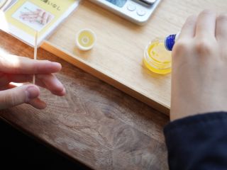 バームには好きな香りの精油をブレンドしオリジナルのバームが完成です