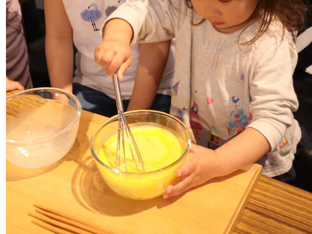 生地作りは小さいお子さんでも楽しく体験できます。