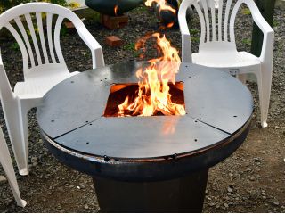 スイス製のBBQコンロ(ファイヤーボウル)食材が美味しく温かく保たれます コンロ自体が暖かくストーブ代わりにも また焚き火台としても楽しめます