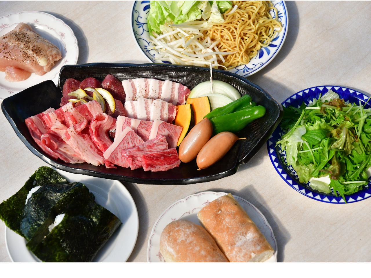 食材は季節ごとに変わります お一人様肉の総量が約250gとなります 分量を心配される事がありますが、大人の男性でお腹いっぱいになる量を提供します