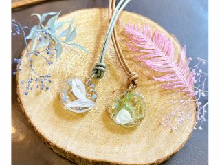 プリザーブドフラワーを使った華やかアクセサリー