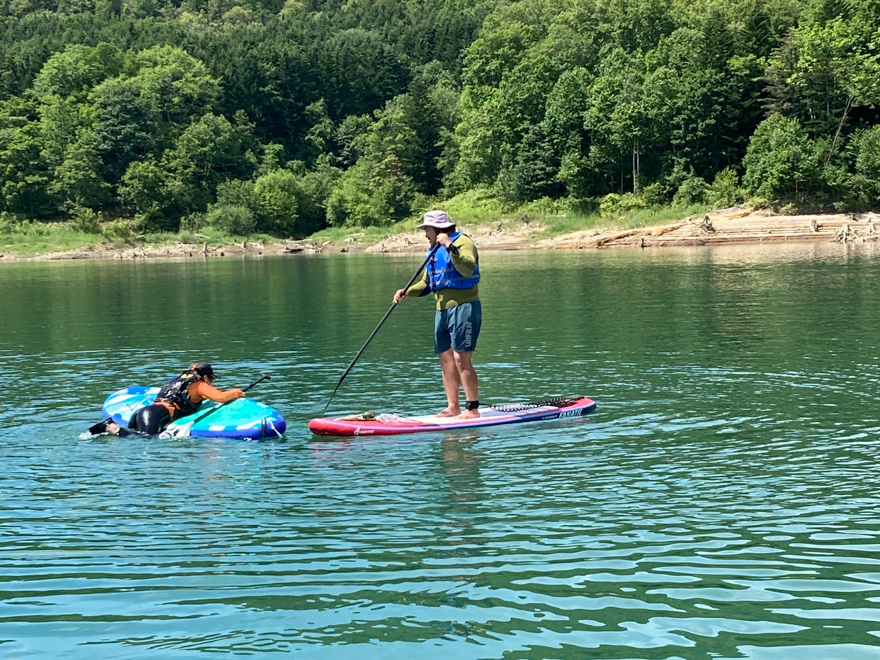 キラキラ光る湖面をのんびり水上散歩】サップクルージング ワンちゃん