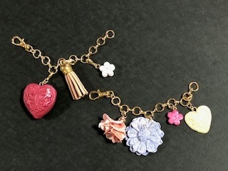 女性に人気のバックチャーム\2500〜