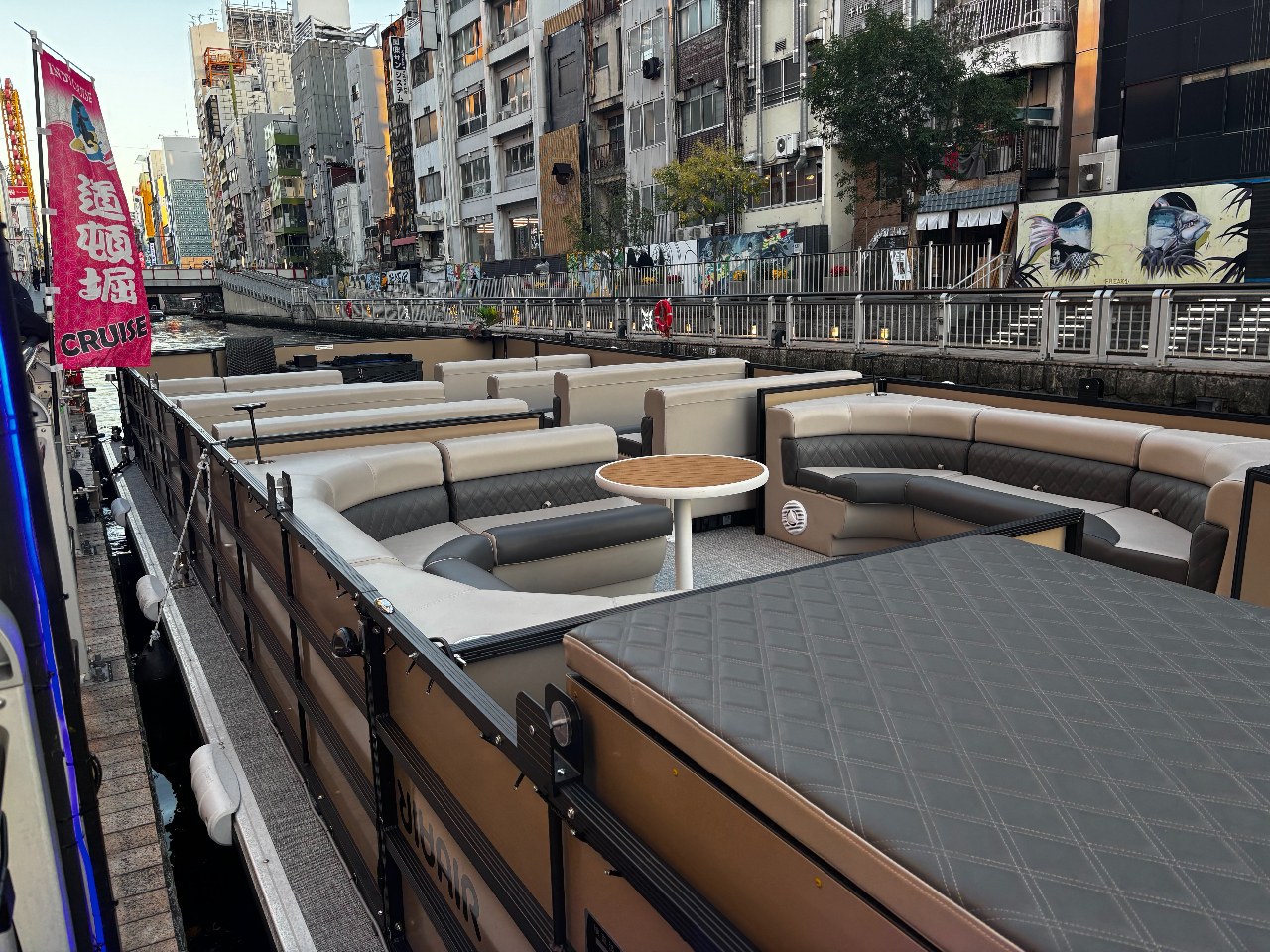 �m���g�C������