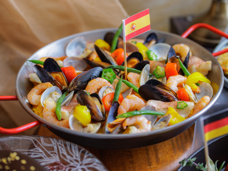 �X�C�[�c�������`�u�b�t�F�u���̋��� �V�F�t�Ɨ����郈�[���b�p�v�F�p�G���A�i�X�y�C���j