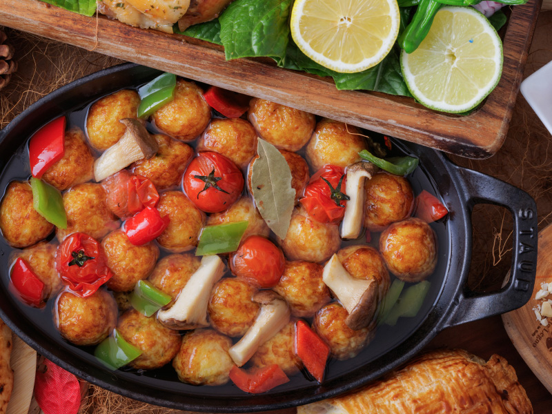 �X�C�[�c&�����`�u�b�t�F�u���̋��� Battle of the Sous chef�fs�v���n��