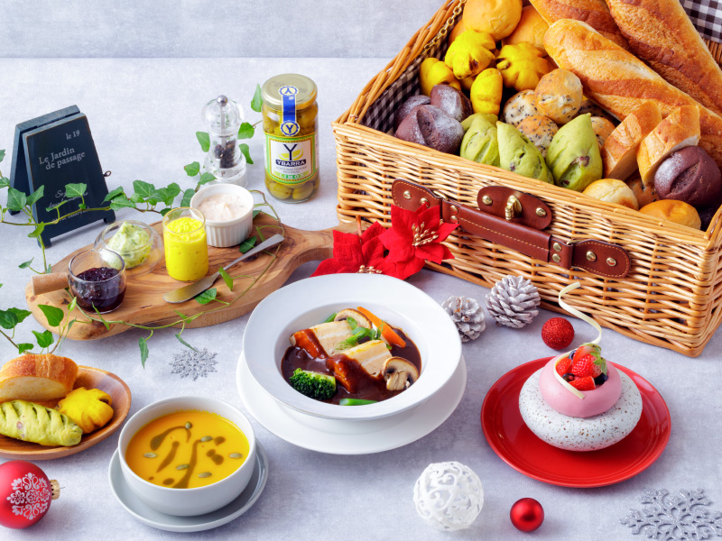 �y��������z�z�e�������p���ƁA�������߂����~�̃����`�uBread & Table�v�B12���̓f�U�[�g���N���X�}�X�o�[�W�����ɁB