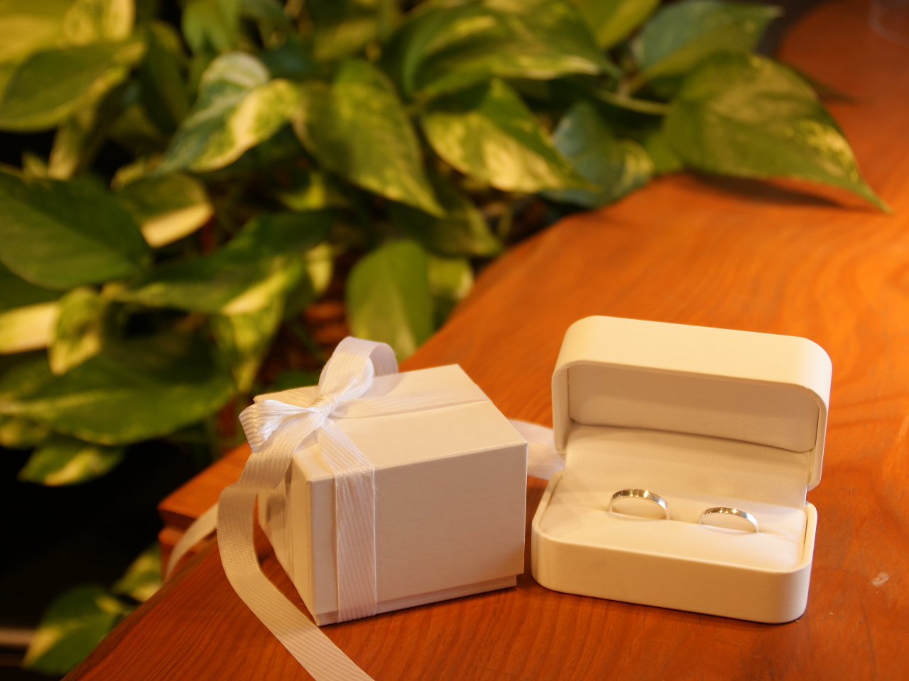 シンプルながらもお相手を思いながら製作する結婚指輪、当日お持帰り可能です。