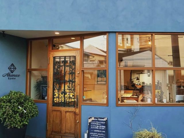 お車でお越しの際お声掛け下さい。駐車場ございます。