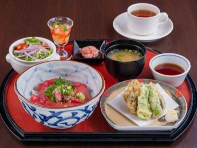 メニューは当日お選びいただけます。※デザートとコーヒーは別料金です。(和食イメージ)