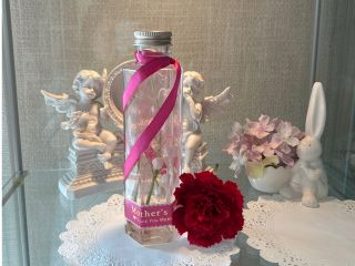 特別に母の日のプレゼントでハーバリウム製作された方に カーネーション1本プレゼントします