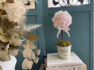 お部屋のインテリアにも♪トピアリータイプのプリザーブドフラワーレッスンです。