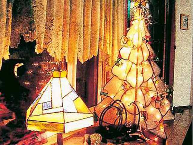 日中とは異なる雰囲気を楽しめるのもステンドグラスの魅力!