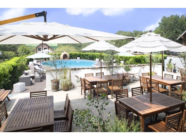 夏期限定 緑に囲まれたプール リゾート気分お子様もok プールサイドカフェでは軽食や冷たいスイーツもご用意 フィオーレ志摩 じゃらん遊び体験 夏期限定 緑に囲まれたプール リゾート気分お子様もok プールサイドカフェでは軽食や冷たいスイーツもご用意 フィオーレ志摩 じゃらん遊び体験