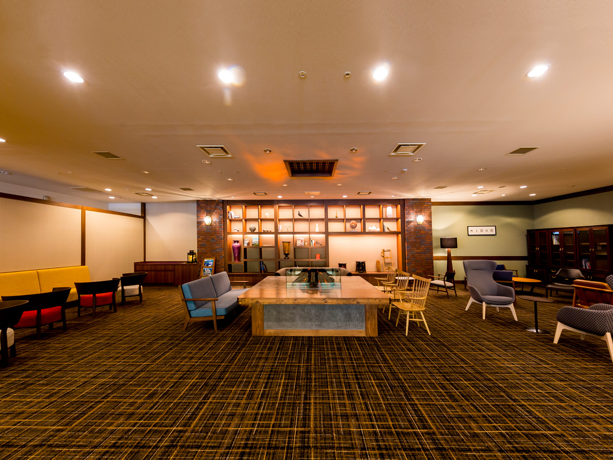 休憩はロビーをご利用ください。