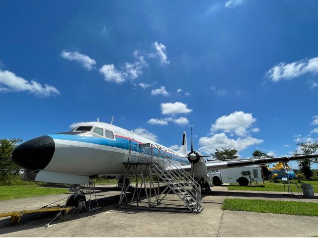 屋外展示場「YS-11」