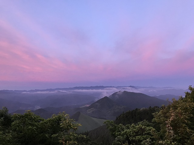 ＜ 美しい朝焼けと感動的な日の出を！＞早朝しか見ることのできない景色がここにあり...