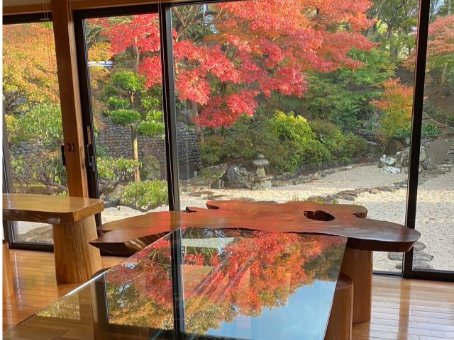 紅葉庭園 逆さもみじがきれいです。