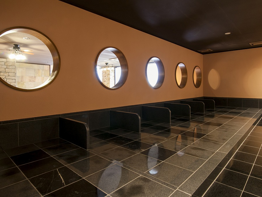 《岩盤洞/低温ネスト洞:女性専用》岩床にはゲルマニウムを使用。新陳代謝を活性化し、腰痛・肩こり・慢性疲労・冷え性・不眠・生理痛などの改善に効果があります。