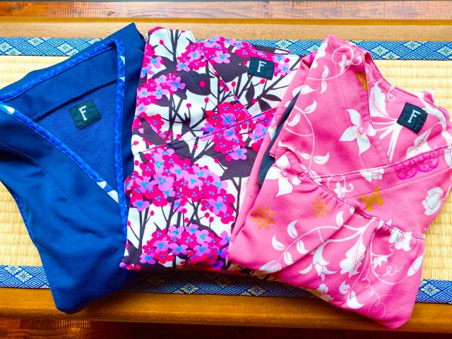 《館内着/岩盤着併用》花柄がポイントの館内着♪【やまぼうし】が花湯の象徴です♪