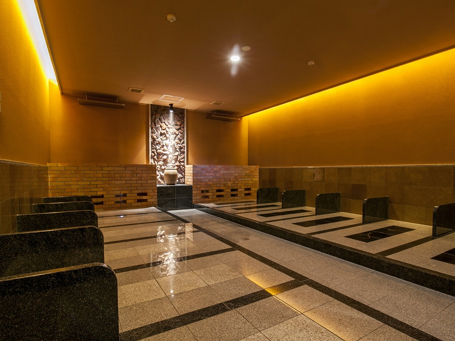 《岩盤洞/薬宝洞》ラジウム鉱石とゲルマニウム鉱石を岩床として使用。人体に流れる生体電流のバランスを整え、細胞の免疫効果を高めます。