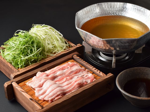 黄金だしで食す「上州麦豚と山盛りネギのつけしゃぶ」