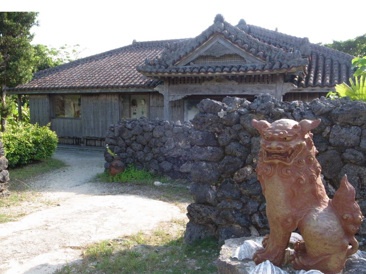 移築された昔の家屋が並んでいます