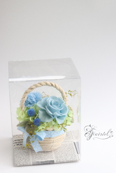 リボンもお花も選んで「MyOnly」を彩りましょう。完成後はケースに入れてお持ち帰り頂きます。